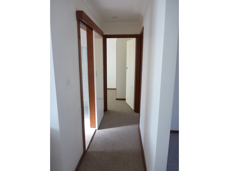 2/566 Greyfern Street, Lavington NSW 2641