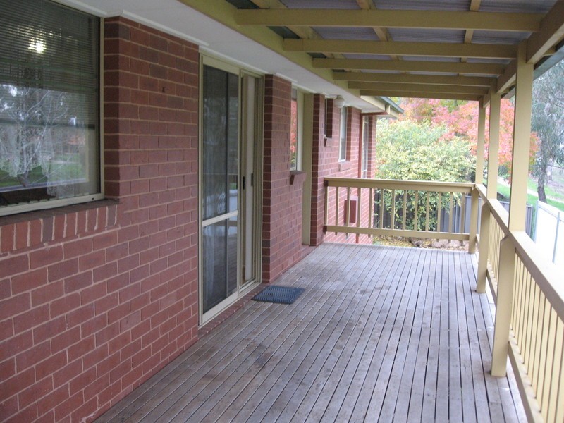 2/49 Southern View Drive, West Albury NSW 2640