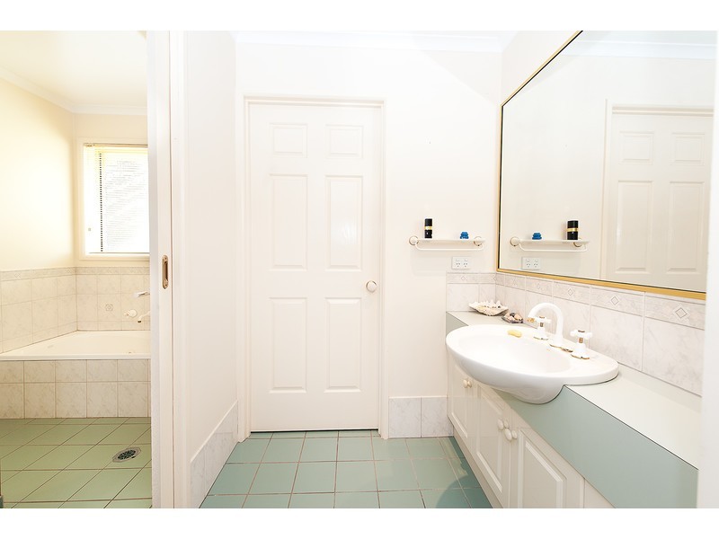 2/104 Rosedale Drive, West Albury NSW 2640