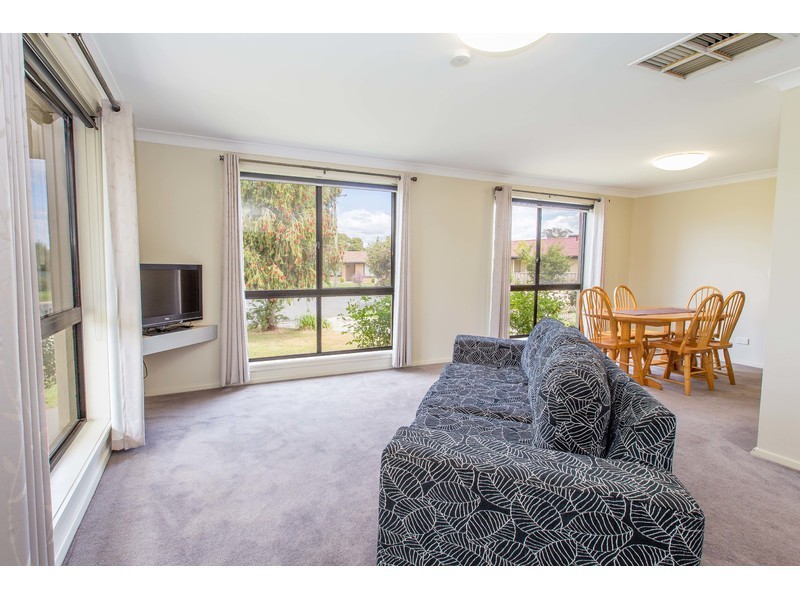 414 Kunama Court, Lavington NSW 2641