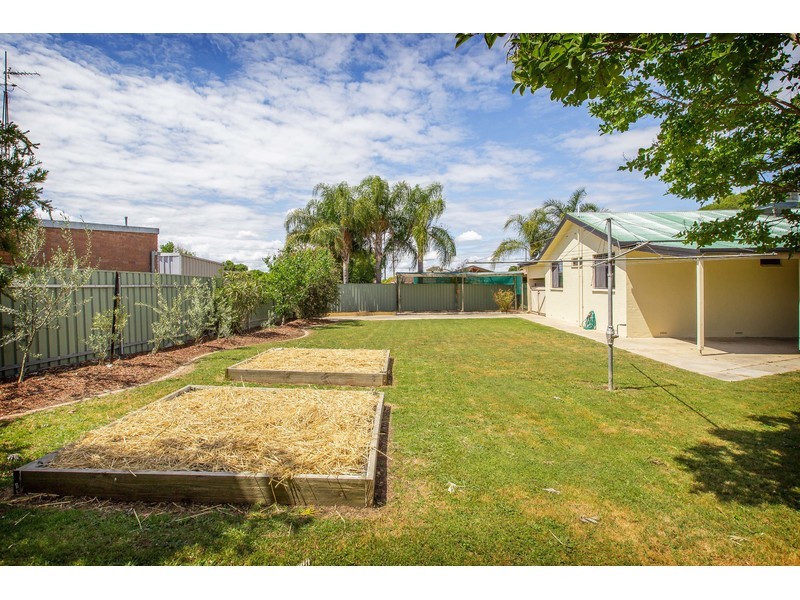 414 Kunama Court, Lavington NSW 2641