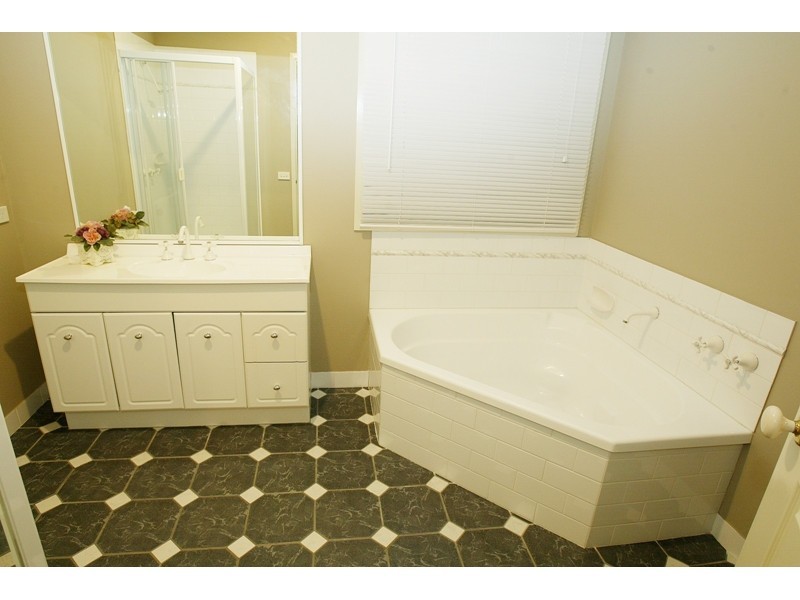 3 The Pines, Thurgoona NSW 2640