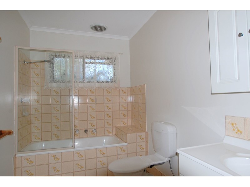 2/320 Kaitlers Road, Lavington NSW 2641