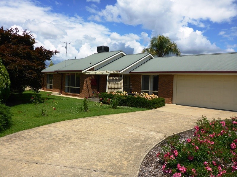 68 Mountford Crescent, East Albury NSW 2640