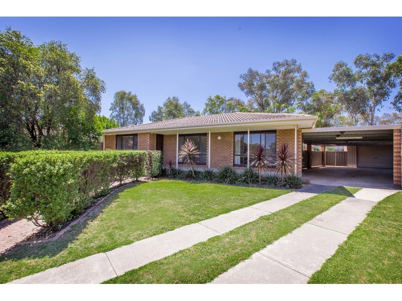 21 Lacebark Court, Thurgoona NSW 2640