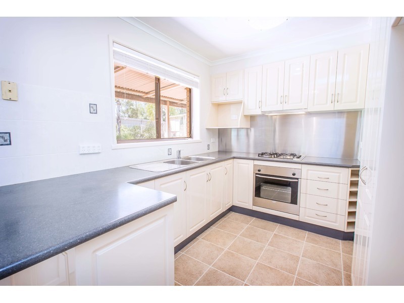 21 Lacebark Court, Thurgoona NSW 2640