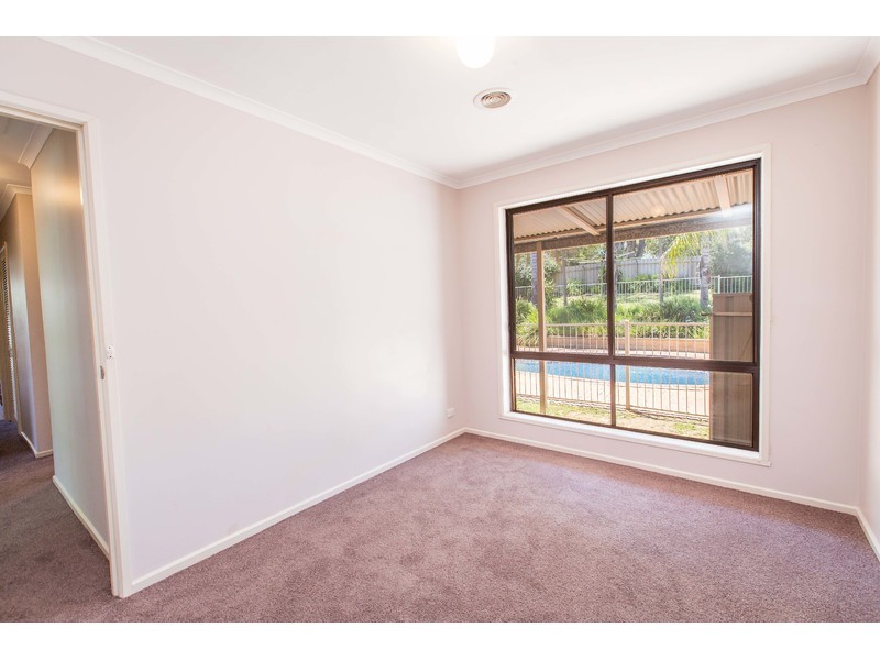 21 Lacebark Court, Thurgoona NSW 2640