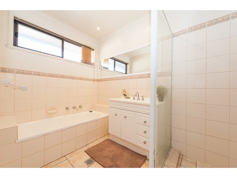 330 Mark Crescent, Lavington NSW 2641