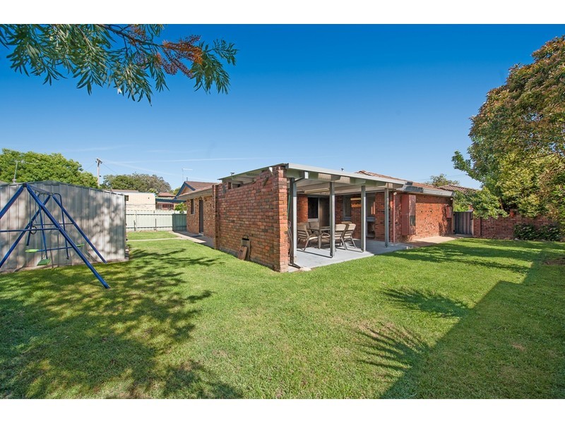 330 Mark Crescent, Lavington NSW 2641