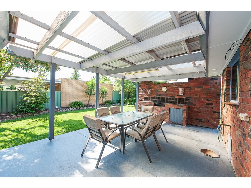 330 Mark Crescent, Lavington NSW 2641