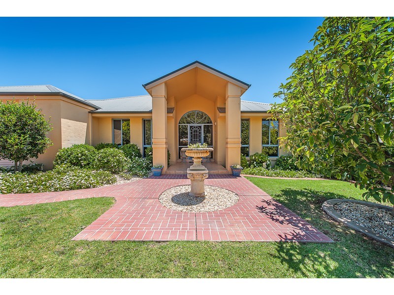 10 Paton Close, Thurgoona NSW 2640