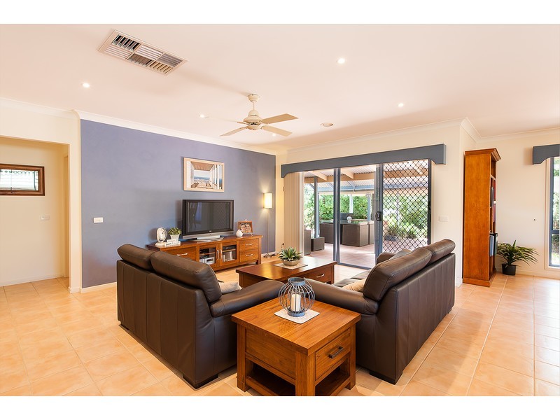 10 Paton Close, Thurgoona NSW 2640