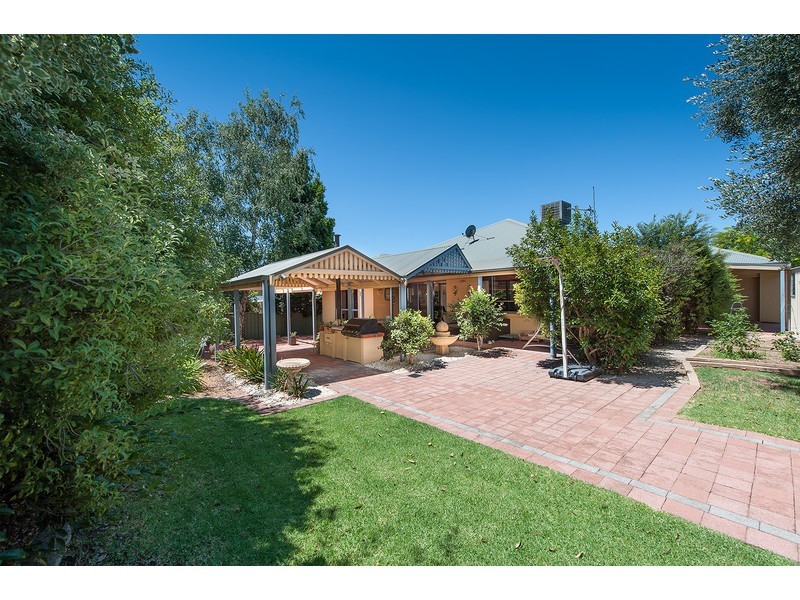 10 Paton Close, Thurgoona NSW 2640