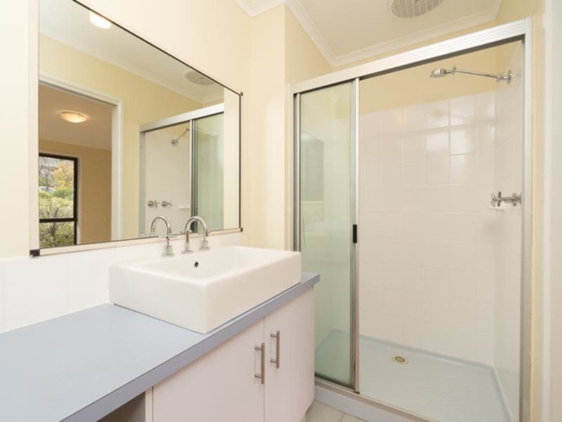 5 Chelsea Court, West Albury NSW 2640