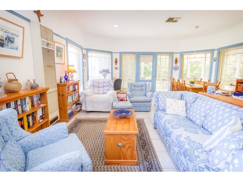 9 Hampton Court, East Albury NSW 2640