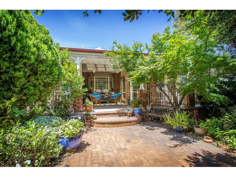 9 Hampton Court, East Albury NSW 2640