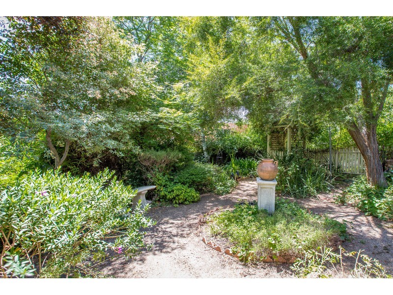 9 Hampton Court, East Albury NSW 2640