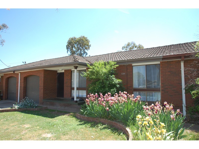 2/320 Kaitlers Road, Lavington NSW 2641