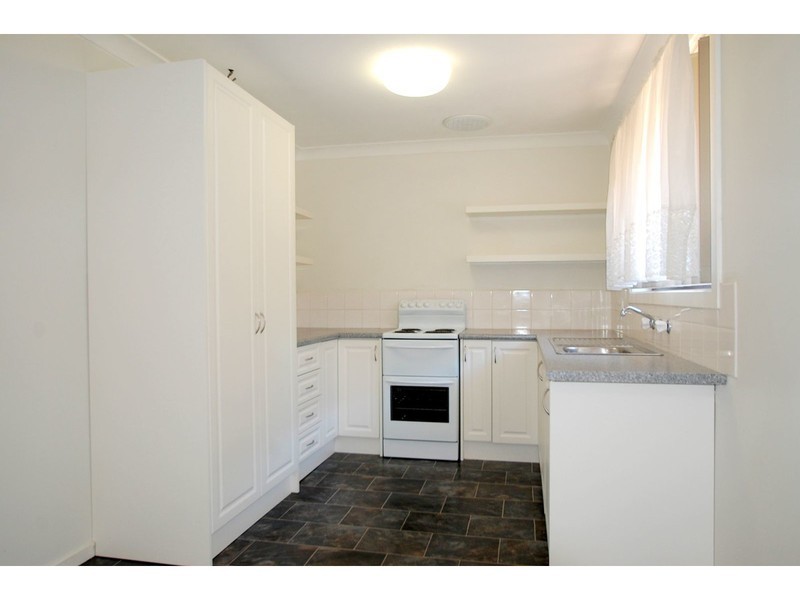 2/320 Kaitlers Road, Lavington NSW 2641