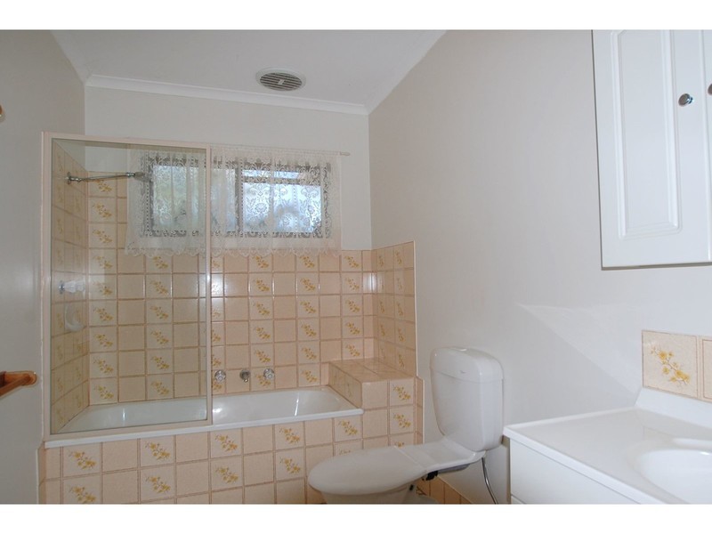 2/320 Kaitlers Road, Lavington NSW 2641