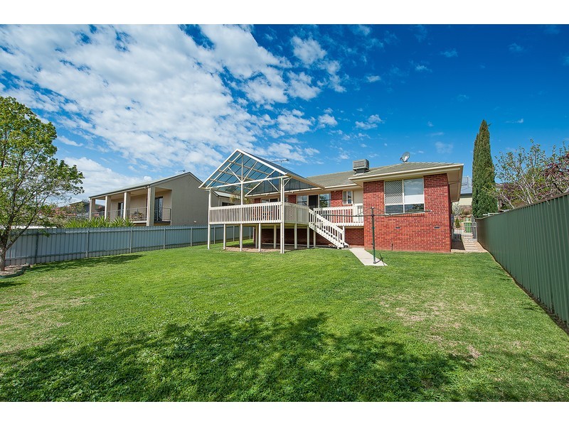 18 Orchard Way, Lavington NSW 2641