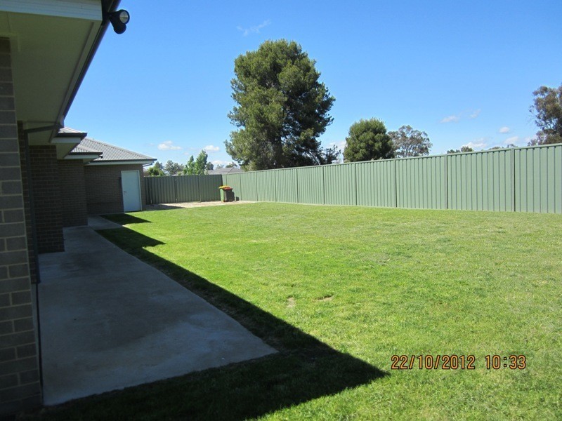 44 Champions Street, Glenroy NSW 2640