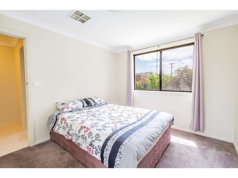 414 Kunama Court, Lavington NSW 2641