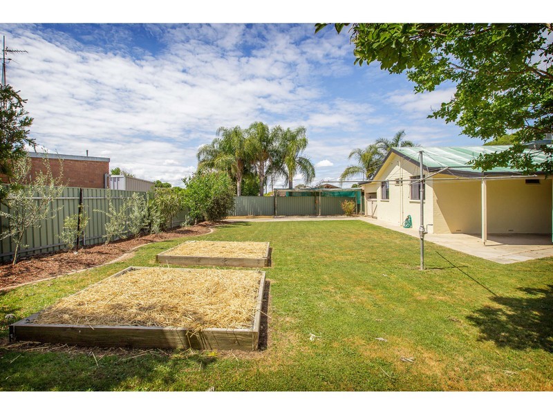 414 Kunama Court, Lavington NSW 2641