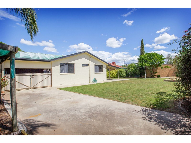 414 Kunama Court, Lavington NSW 2641