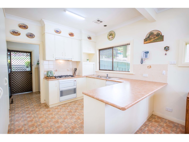 236 Bernhardt Street, East Albury NSW 2640