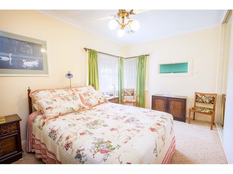 236 Bernhardt Street, East Albury NSW 2640