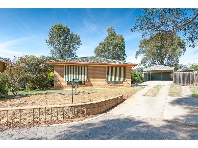 4 Budginigi Place, Thurgoona NSW 2640