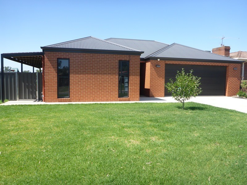 12 Lindisfarne Court, Thurgoona NSW 2640