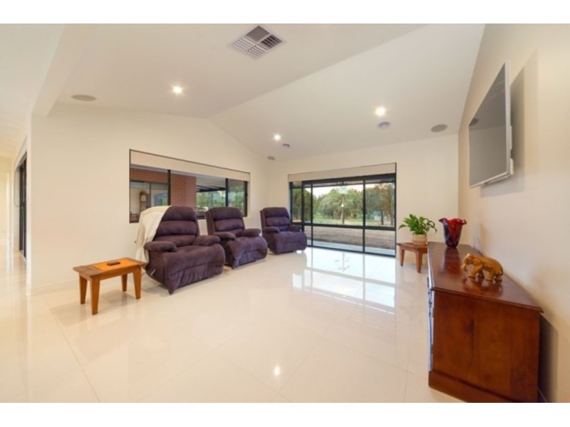 12 Lindisfarne Court, Thurgoona NSW 2640