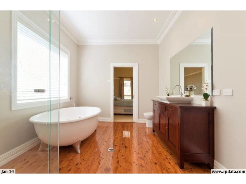 654 Elm Street, Albury NSW 2640