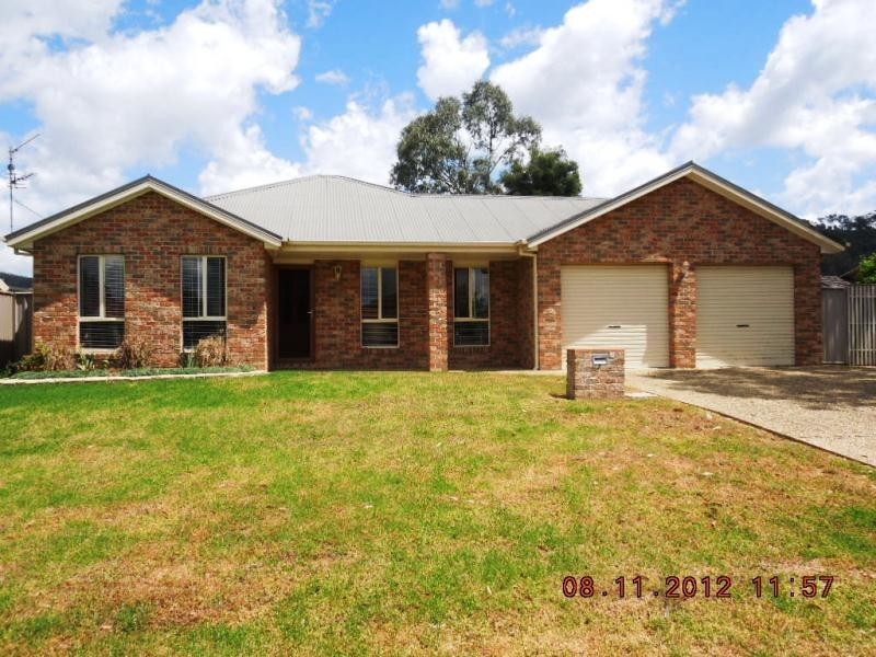 24 Fairbairn Street, Lavington NSW 2641