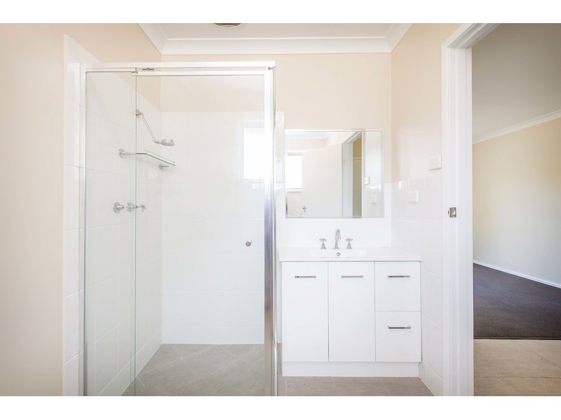 1-2/523 Hague Street, Lavington NSW 2641