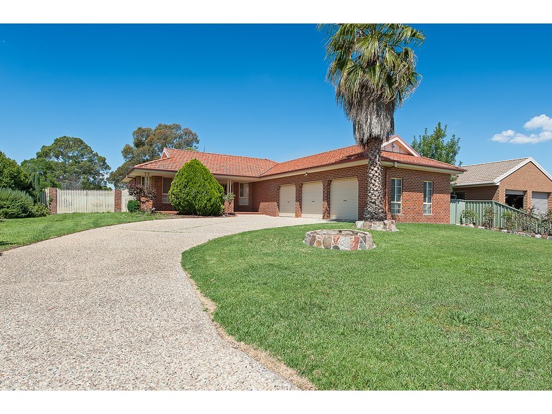 10 Keatinge Court, Lavington NSW 2641