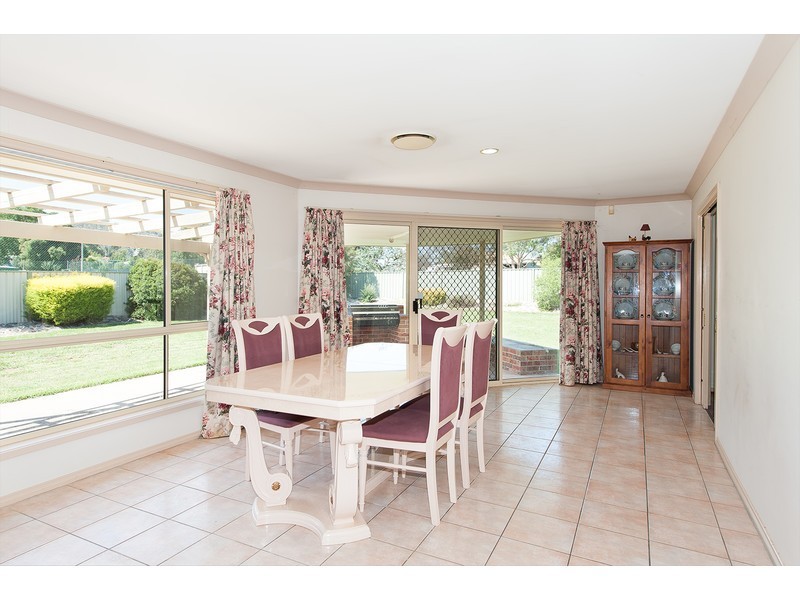 10 Keatinge Court, Lavington NSW 2641