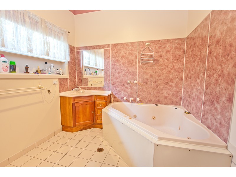 399 Kokoda Street, North Albury NSW 2640