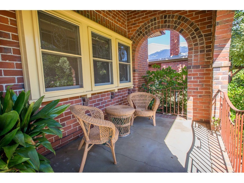 329 Vallombrosa Street, East Albury NSW 2640