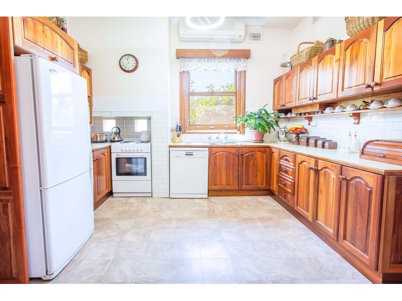 329 Vallombrosa Street, East Albury NSW 2640