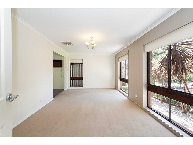 11 Lacebark Court, Thurgoona NSW 2640