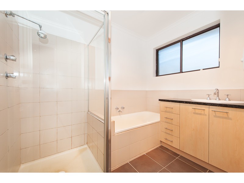 11 Lacebark Court, Thurgoona NSW 2640