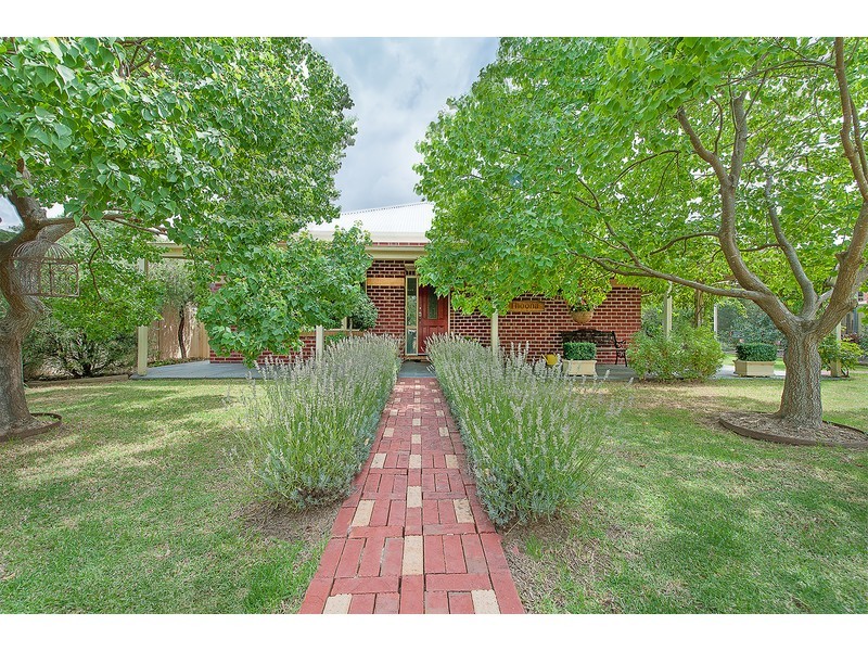 103 Hume Street, Howlong NSW 2643