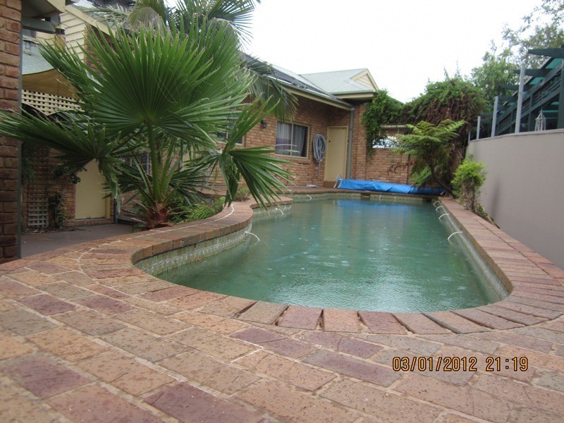 17 Warrenlee Drive, West Albury NSW 2640