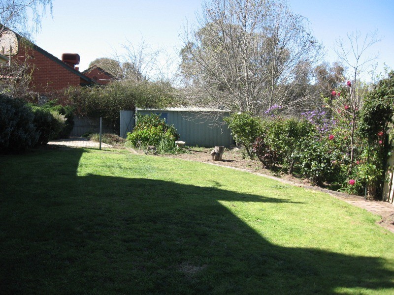 17 Warrenlee Drive, West Albury NSW 2640