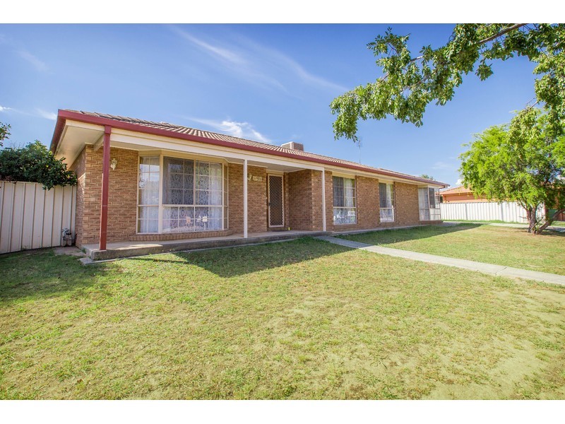 30 Neptune Drive, Lavington NSW 2641