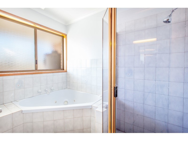 30 Neptune Drive, Lavington NSW 2641