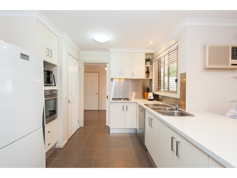 11 Meyer Place, Thurgoona NSW 2640